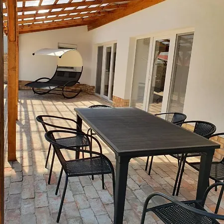 Familia Apartment *
